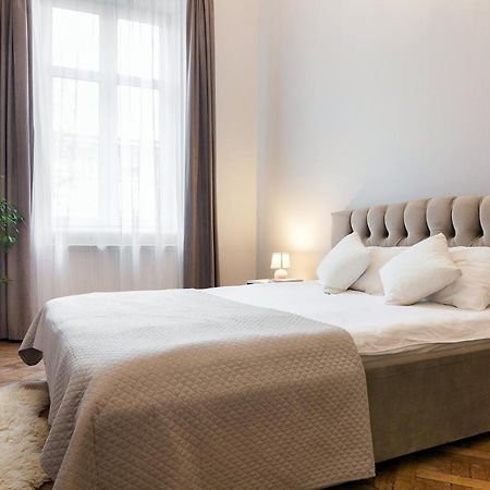 Chopin Apartment In The Center Of Lviv Bagian luar foto