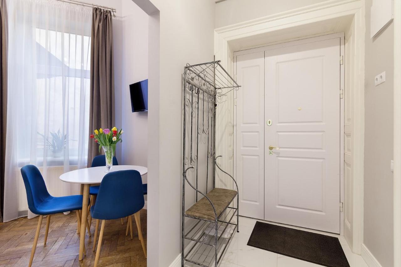 Chopin Apartment In The Center Of Lviv Bagian luar foto