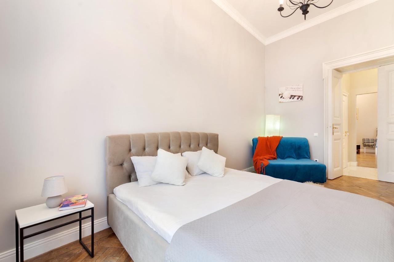 Chopin Apartment In The Center Of Lviv Bagian luar foto