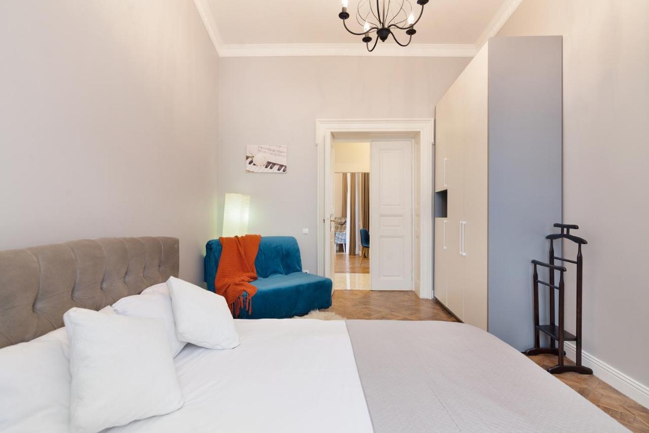 Chopin Apartment In The Center Of Lviv Bagian luar foto