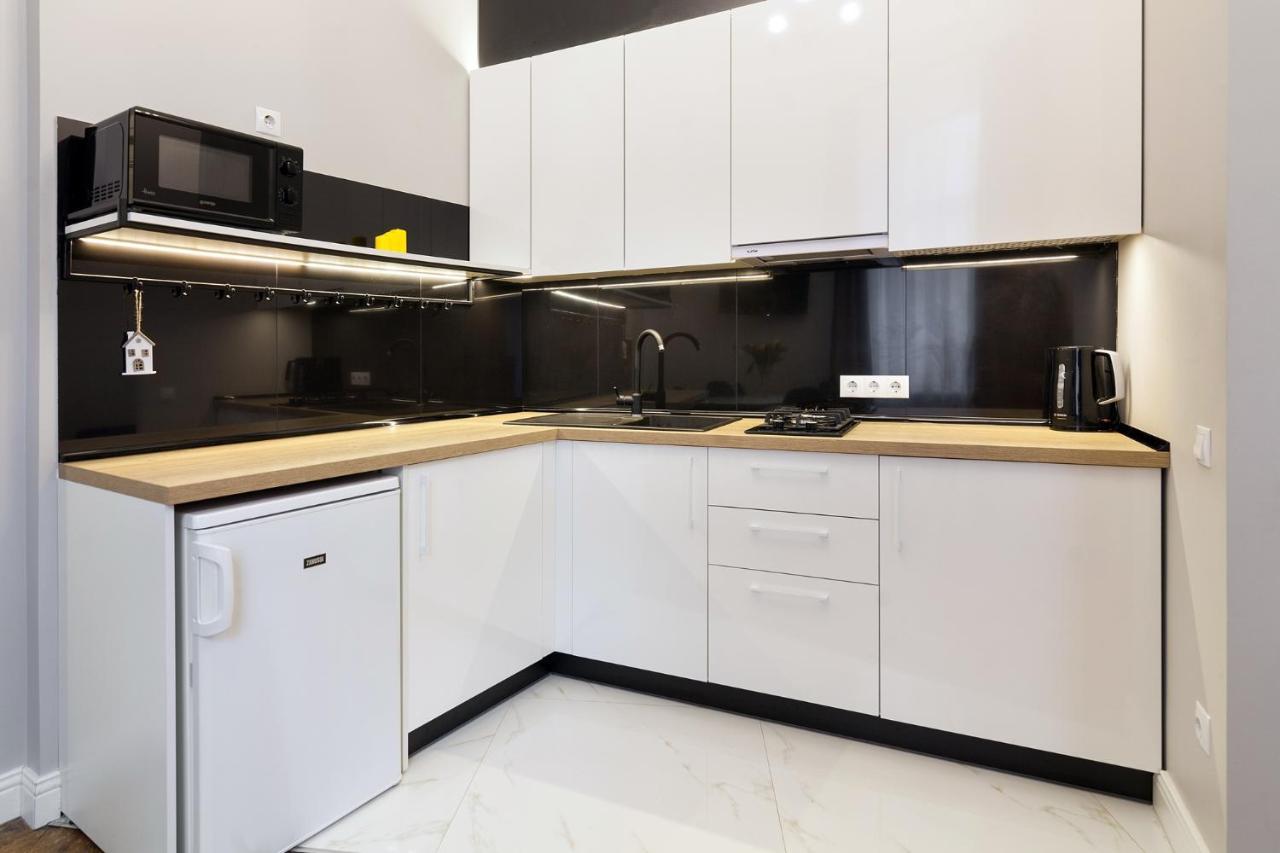 Chopin Apartment In The Center Of Lviv Bagian luar foto