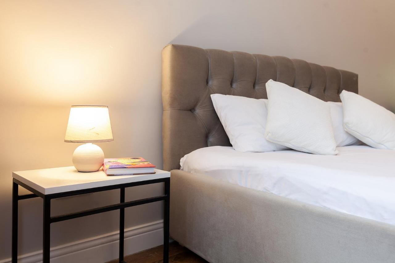 Chopin Apartment In The Center Of Lviv Bagian luar foto